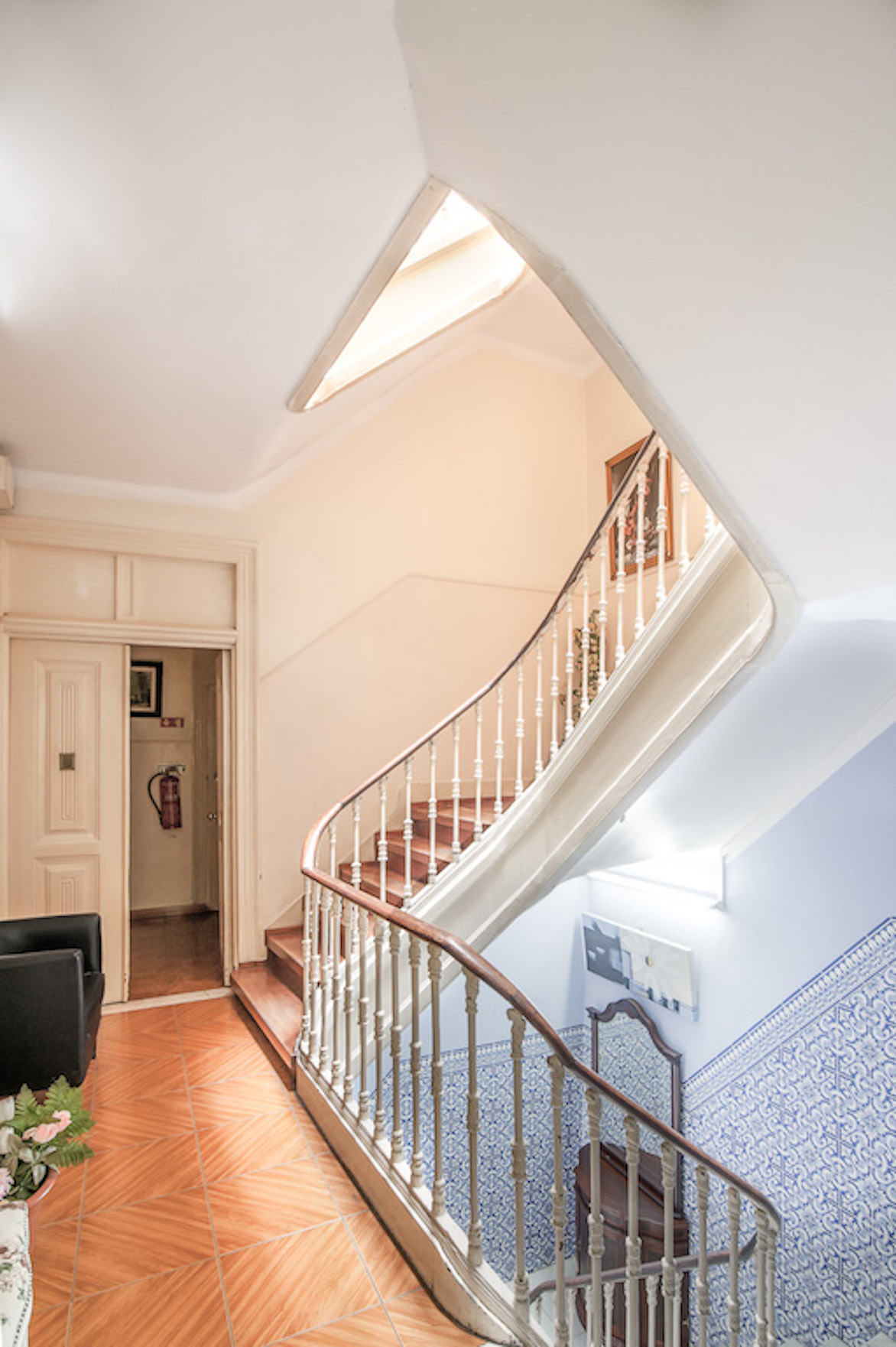 Edifício vazio à venda em Lisboa, incluindo negócio hoteleiro