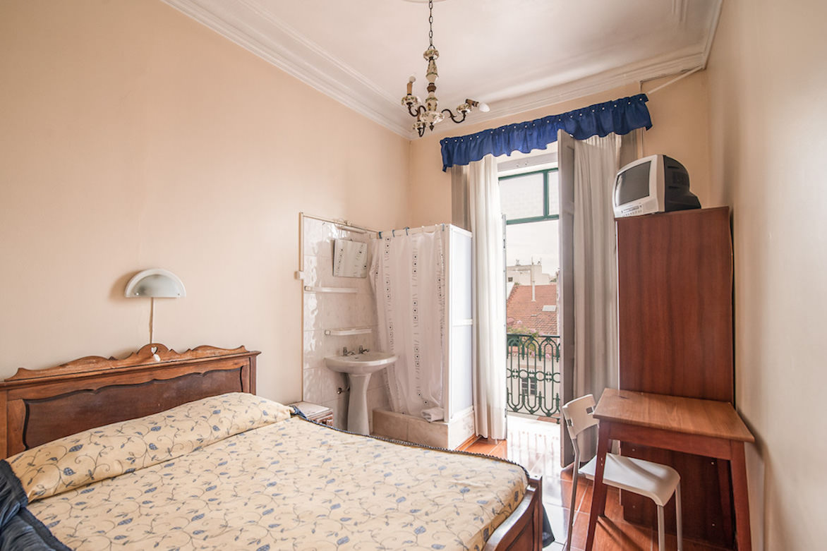 Edifício vazio à venda em Lisboa, incluindo negócio hoteleiro