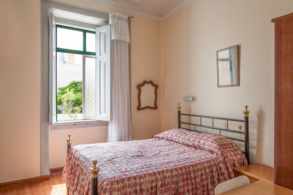 Edifício vazio à venda em Lisboa, incluindo negócio hoteleiro