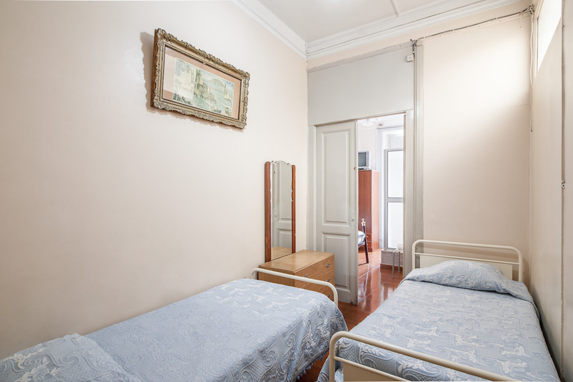 Edifício vazio à venda em Lisboa, incluindo negócio hoteleiro