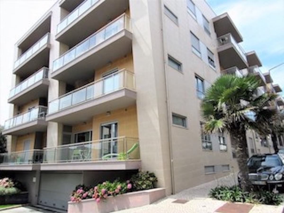 Modern apartment in Sao Martinho do Porto for sale
