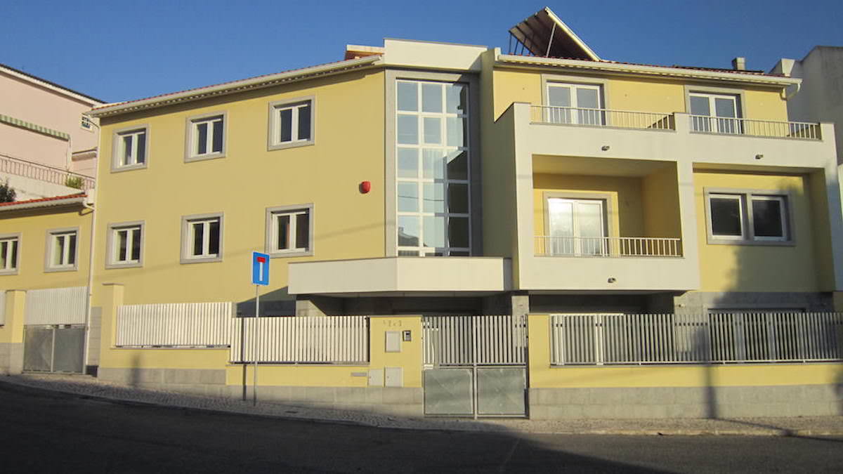 Building for senior or students residence on the Lisbon Coast Lisboa