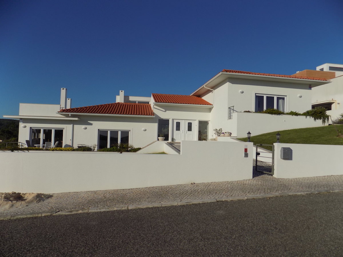 Large villa with lagoon and sea views Foz Arelho