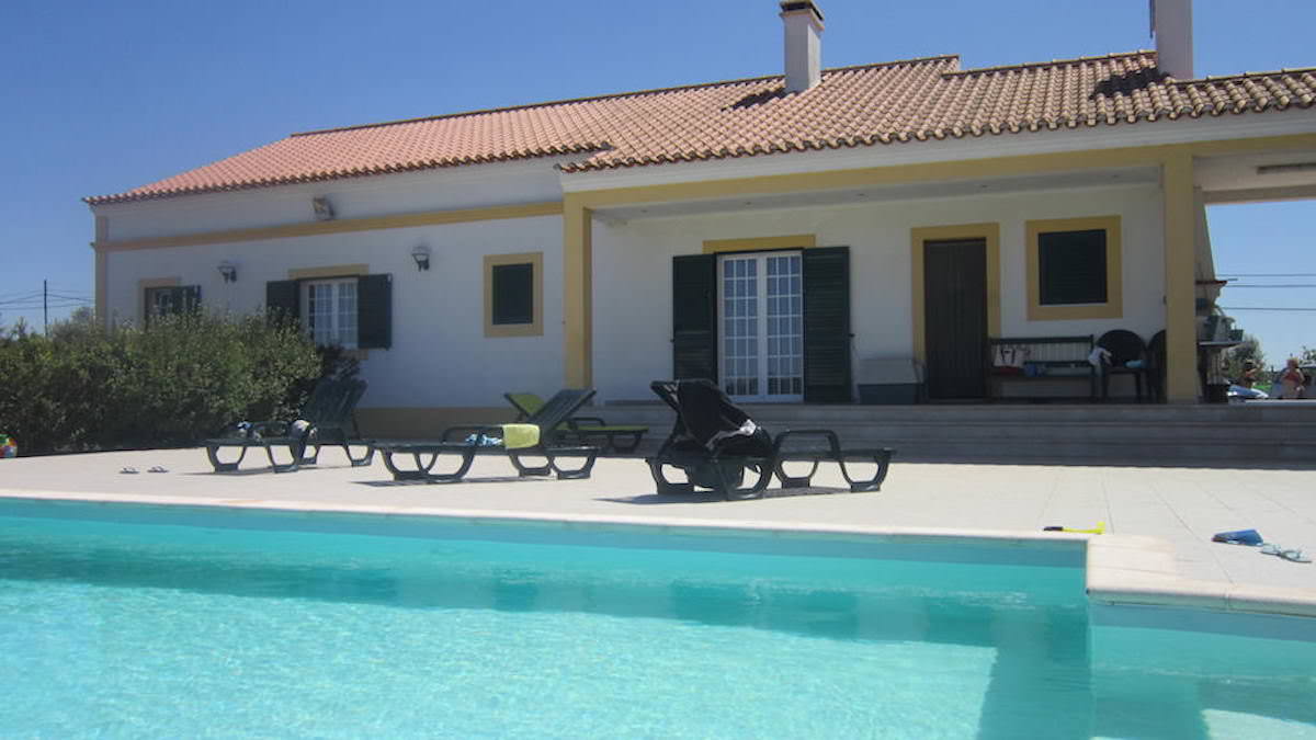 Ferme de style traditionnelle, avec un intérieur très moderne et une grande piscine près de Palmela