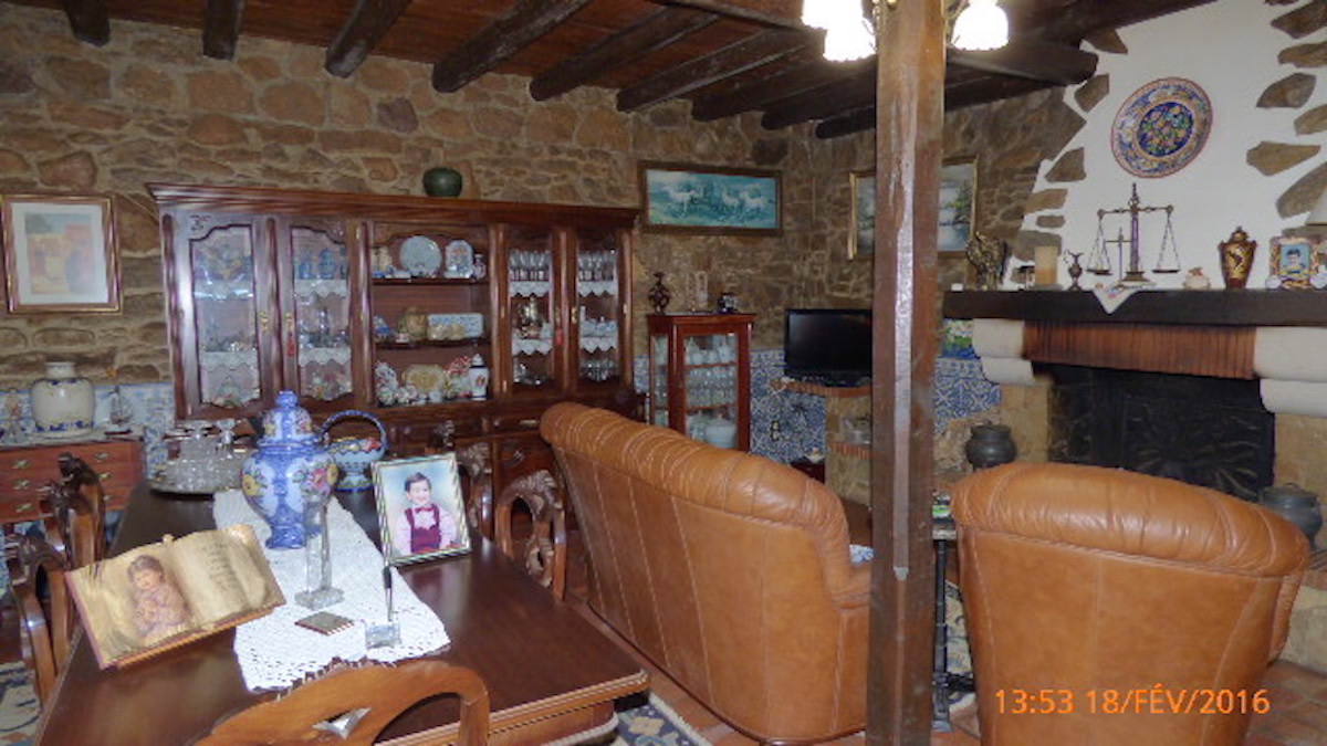 Farm style manor house for sale Alcobaça with B and B potential