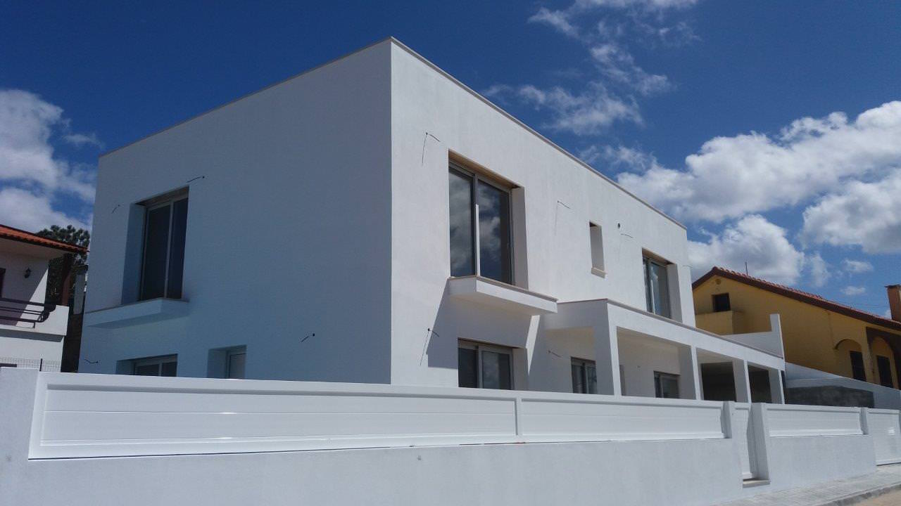 Modern villa close to Nazare in front of the sea