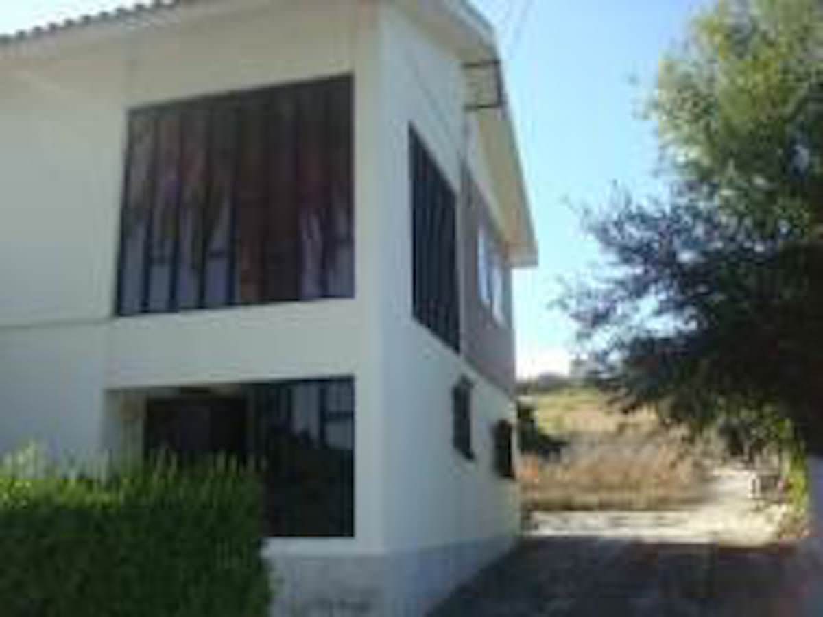 Bargain villa for sale close to Alcobaca and Nazare