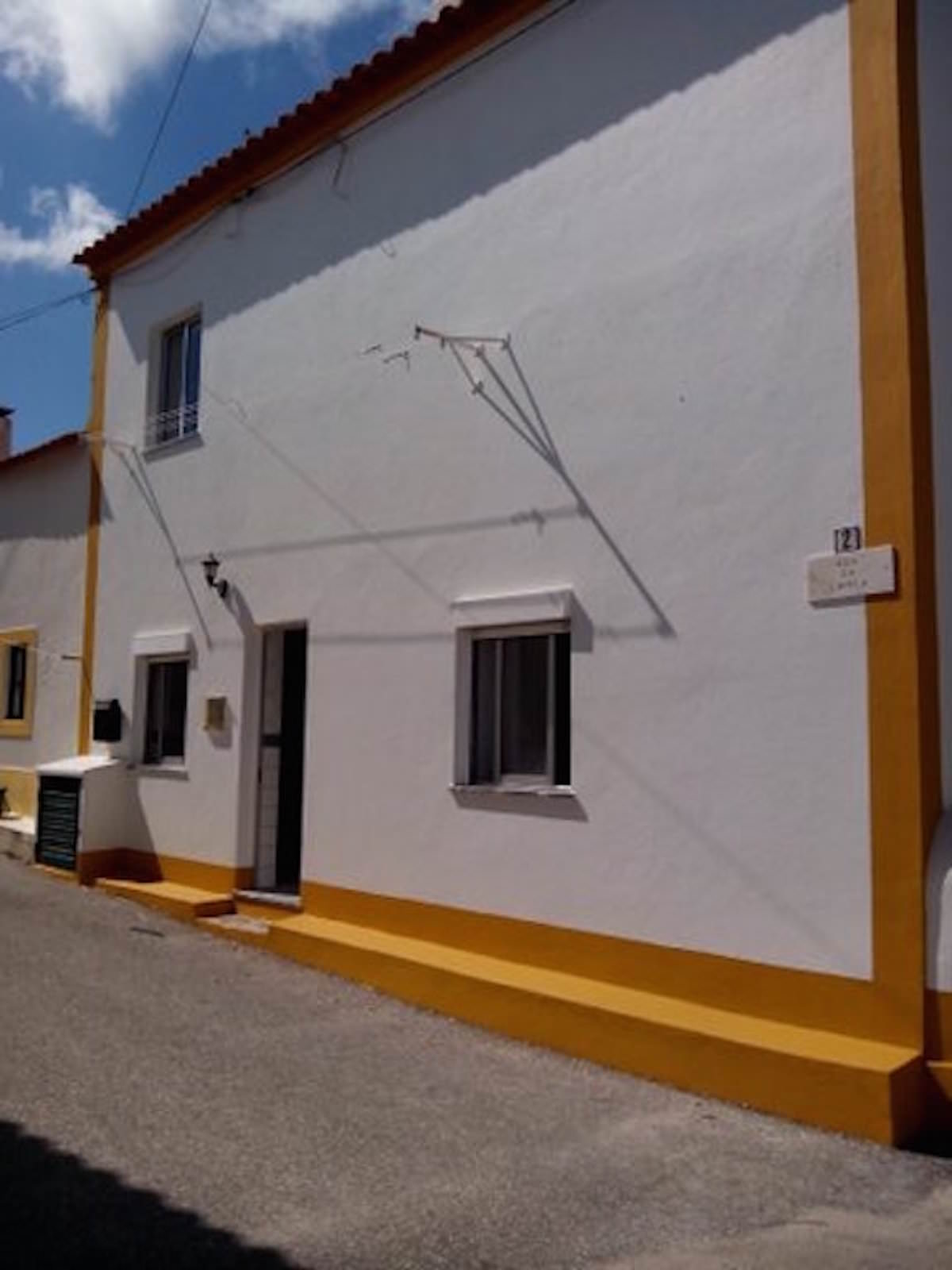 Pequena casa tradicional ao lado do Castelo de Óbidos e dos campos de golfe