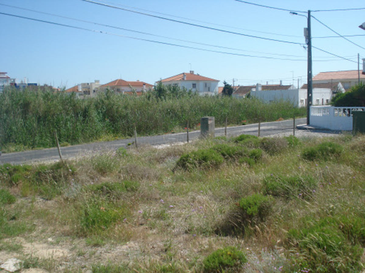 Plot for development with good location – Beach Area