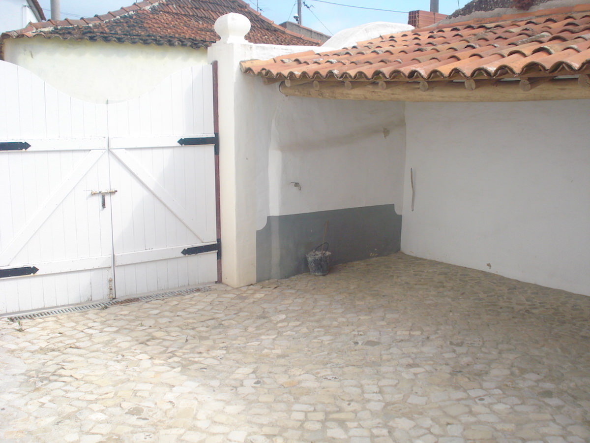 Vende-se casa rústica perto do Cadaval