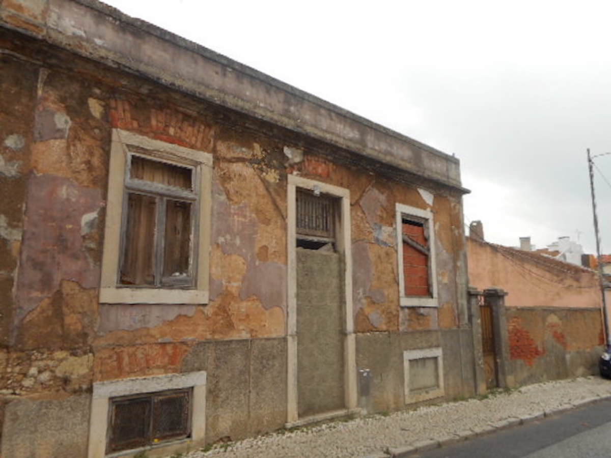 Maison en ruines sur Lisbonne à vendre