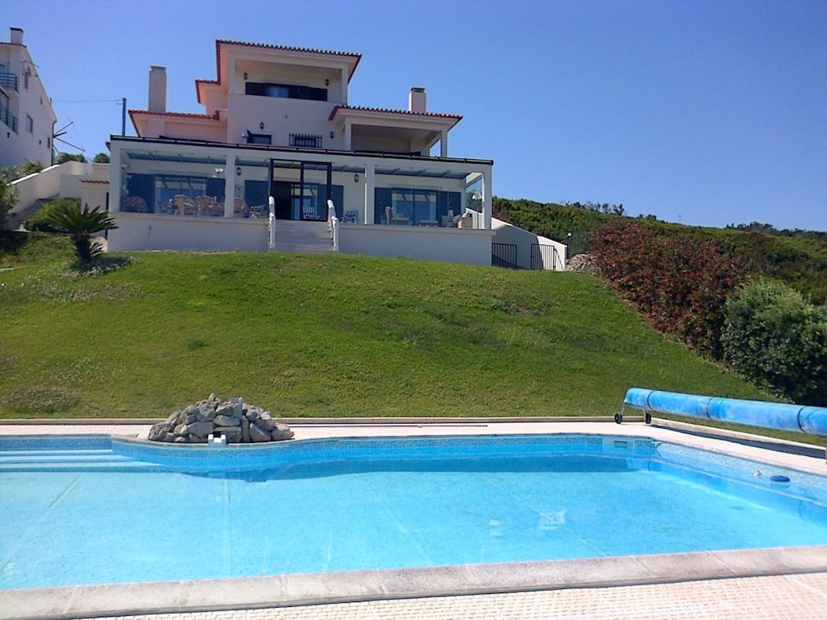 Luxury seafront villa close to Nazare and Sao Martinho do Porto