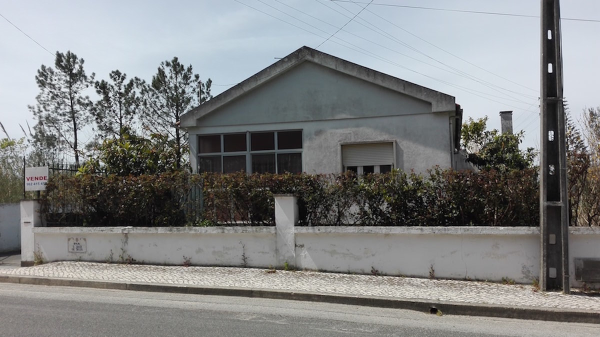 Maison de famille pour reconstruction a Caldas da Rainha