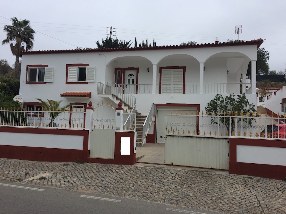 4 + 1 bedroom Modern villa in Boliqueime Algarve