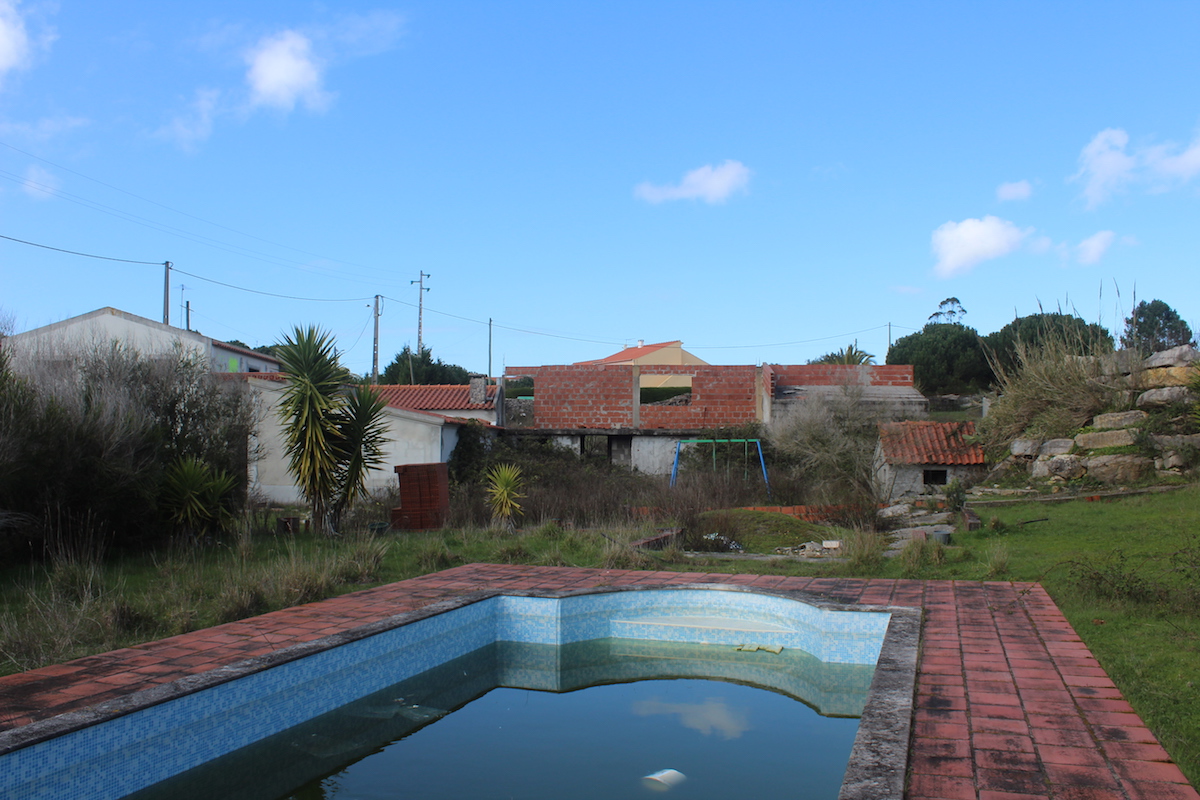 Quintinha por acabar perto da Lourinhã