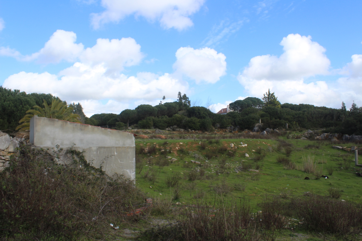 Quintinha por acabar perto da Lourinhã