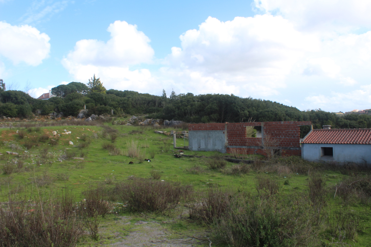 Quintinha por acabar perto da Lourinhã