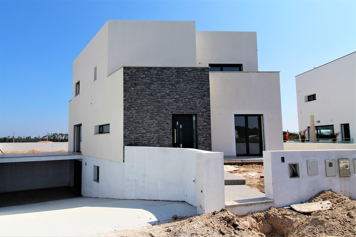 Contemporary detached villa 10 minutes from the beach Silver Coast