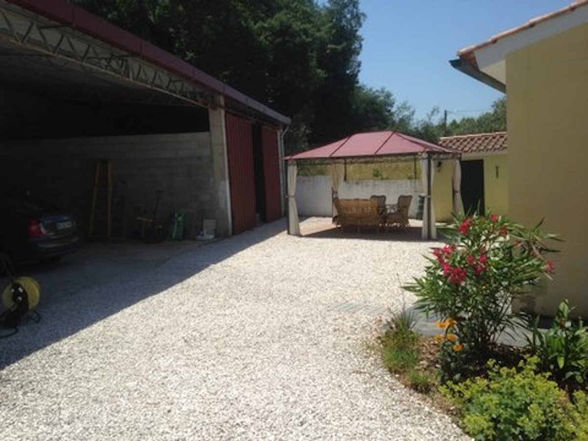 Moradia isolada V3 em Góis com piscina para venda