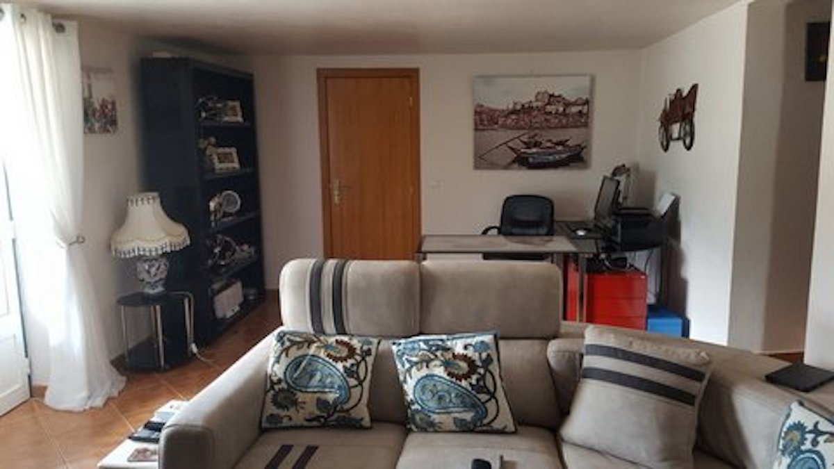 Moradia isolada V3 em Góis com piscina para venda