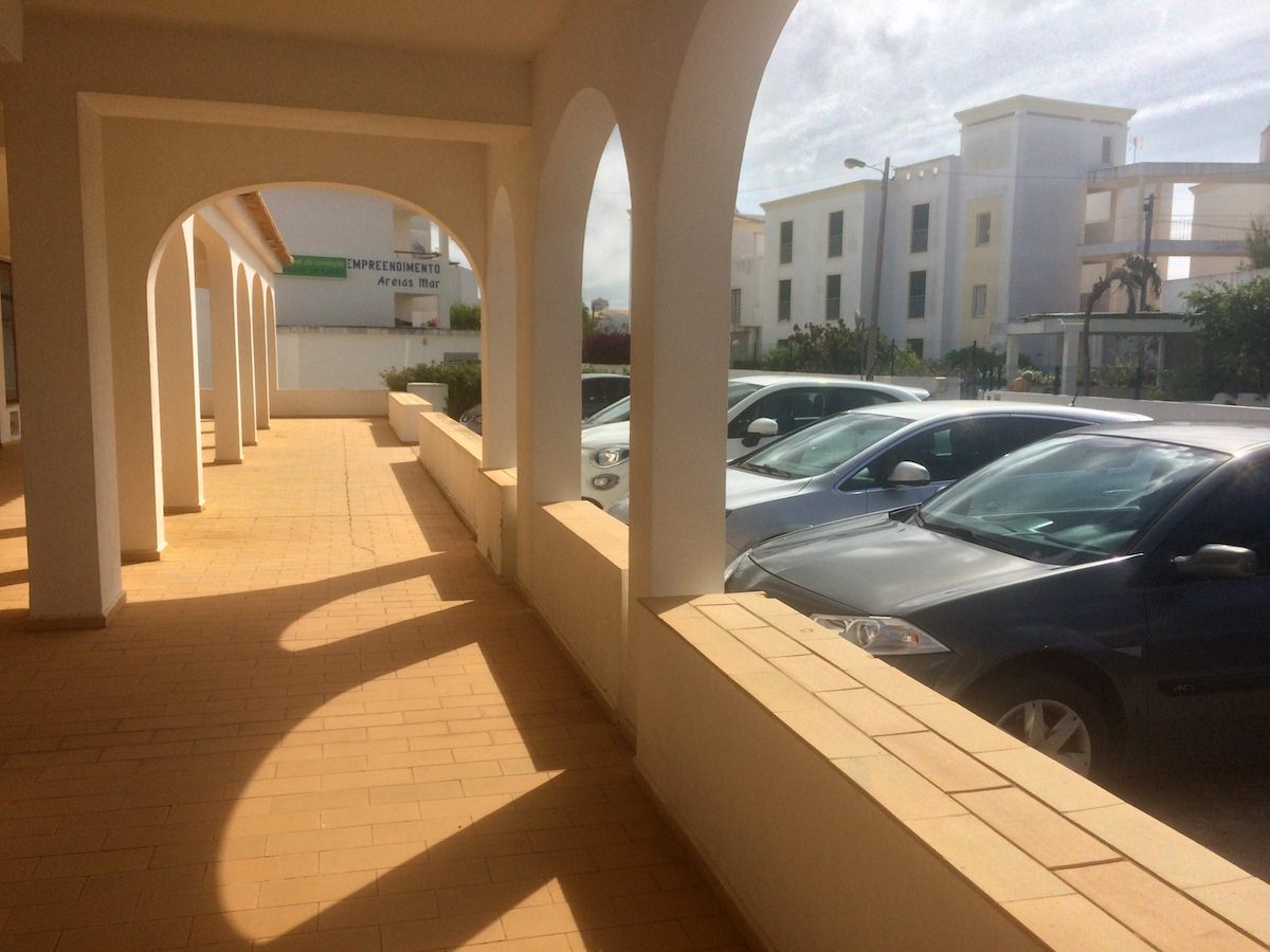 Espaço comercial perto da praia da Oura Albufeira Algarve