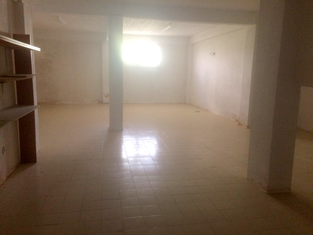 Espaço comercial perto da praia da Oura Albufeira Algarve