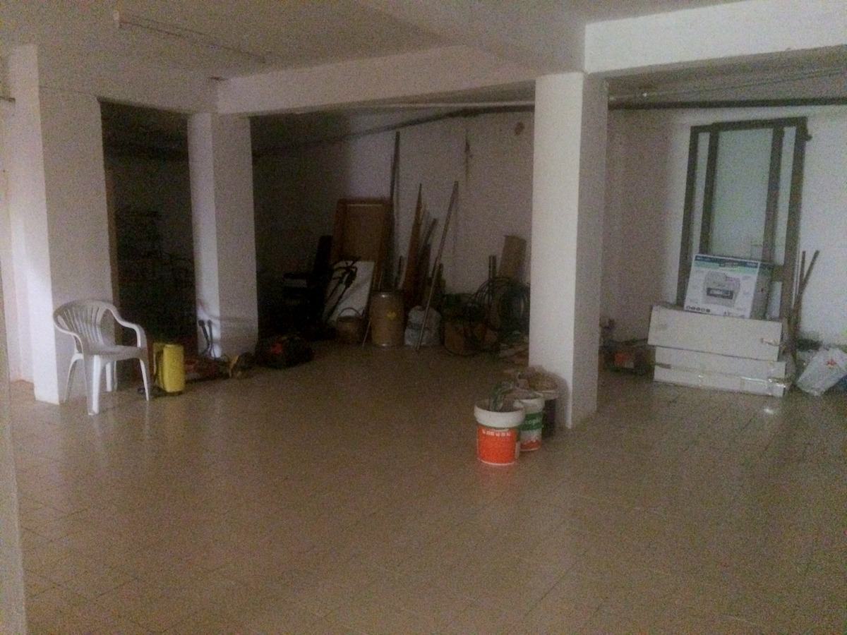 Espaço comercial perto da praia da Oura Albufeira Algarve