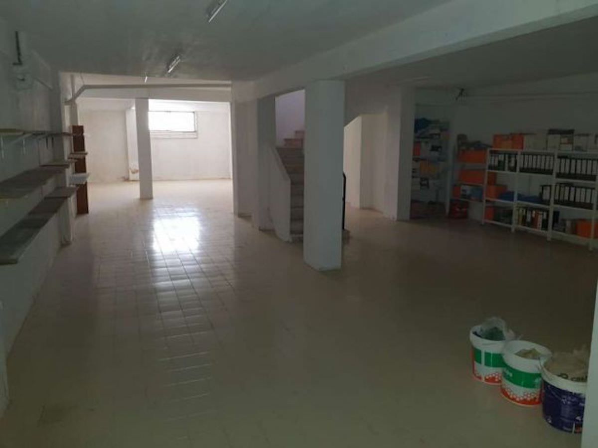 Espaço comercial perto da praia da Oura Albufeira Algarve