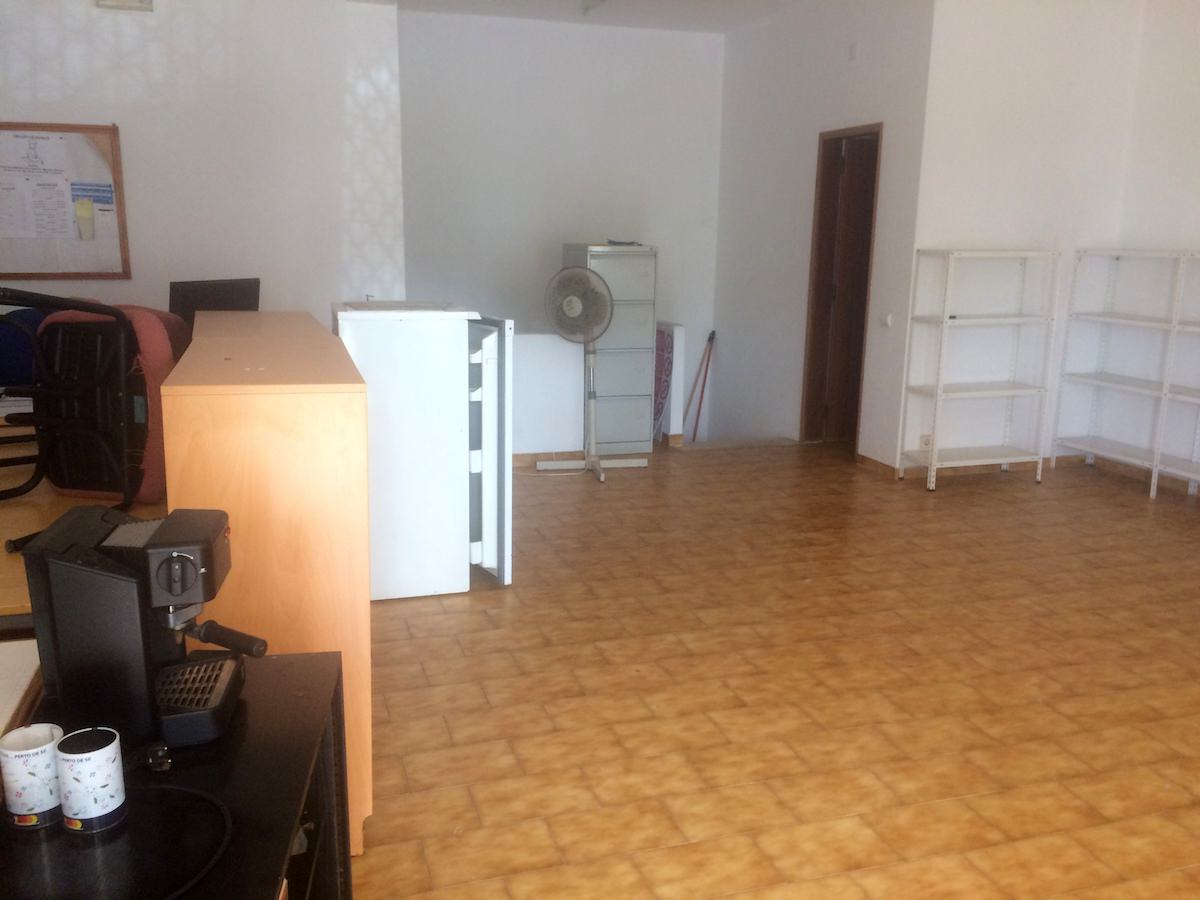 Espaço comercial perto da praia da Oura Albufeira Algarve