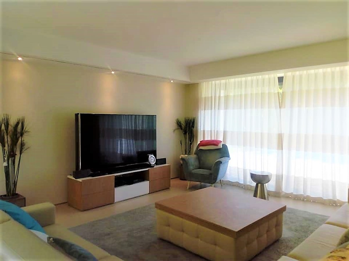 Moradia V4+1 em Olhos de Agua