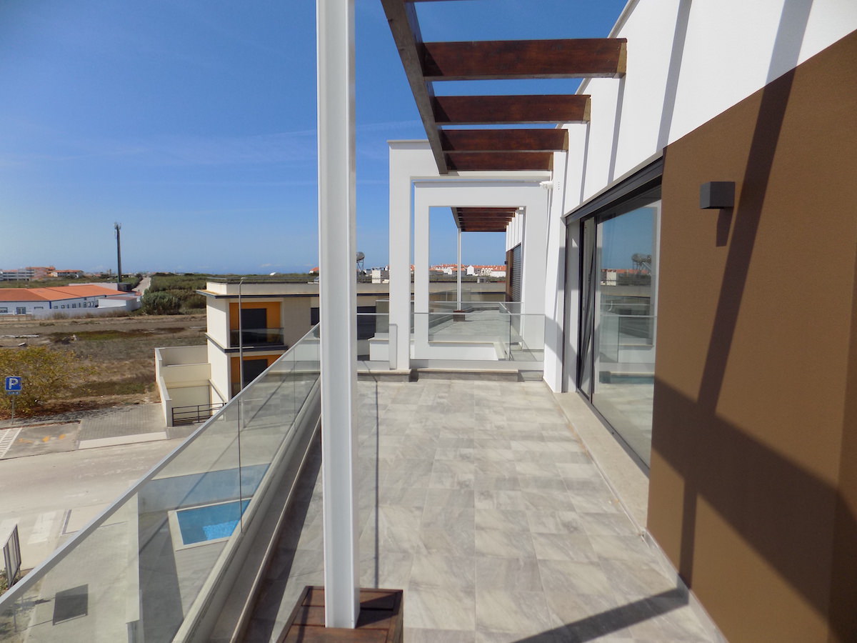 Penthouse apartment in Baleal with panoramic terrace