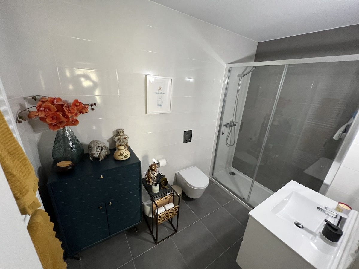 Bathroom masterbedroom Top-floor apartment